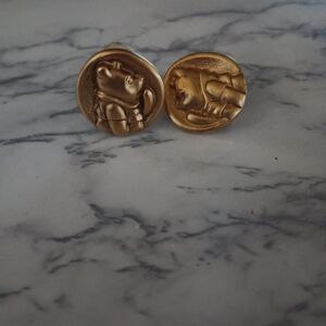 Vintage Disney Winnie The Pooh Gold Tone Cameo Clip On Earrings